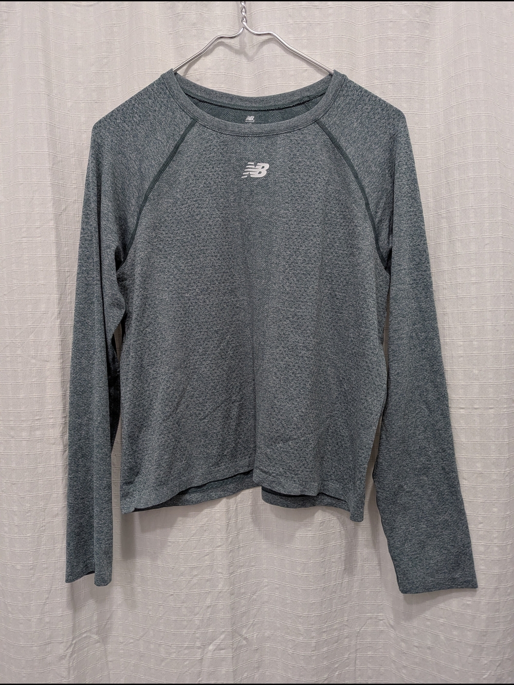 New Balance Women's Gray Heather Raglan Long Sleeve Activewear Shirt Cropped